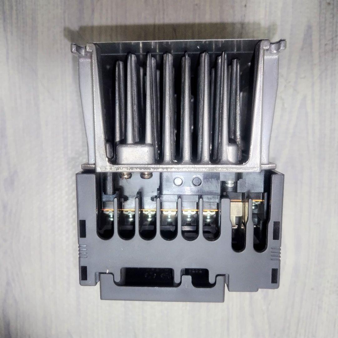 三菱電機 MITSUBISHI インバーター2.2KW FR-E720-2.2K