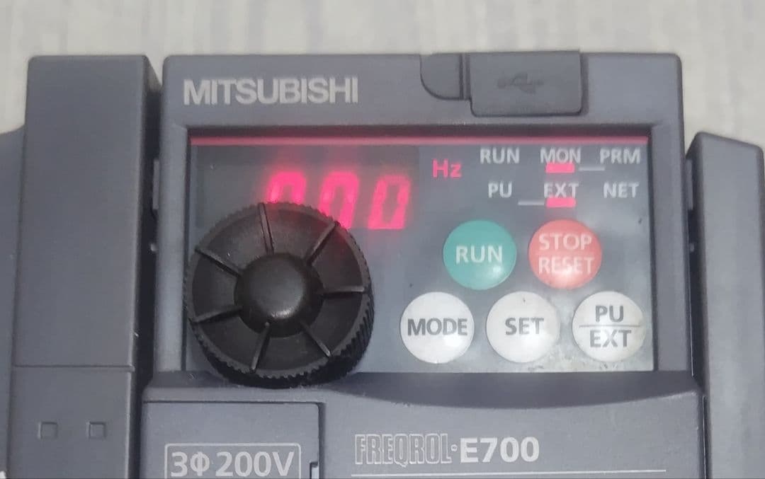 三菱電機 MITSUBISHI インバーター2.2KW FR-E720-2.2K