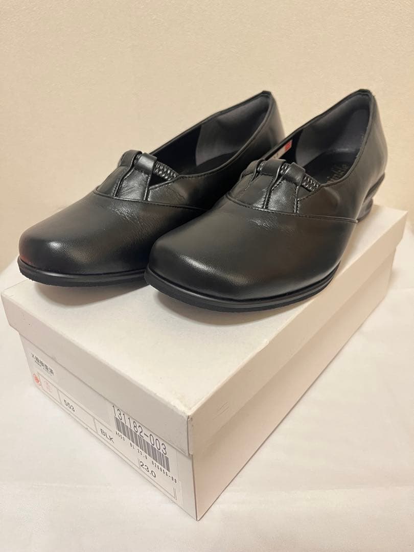 かずちゃん様【新品】エアクッションパンプス/ブラック/&LVレザーベルト(赤)