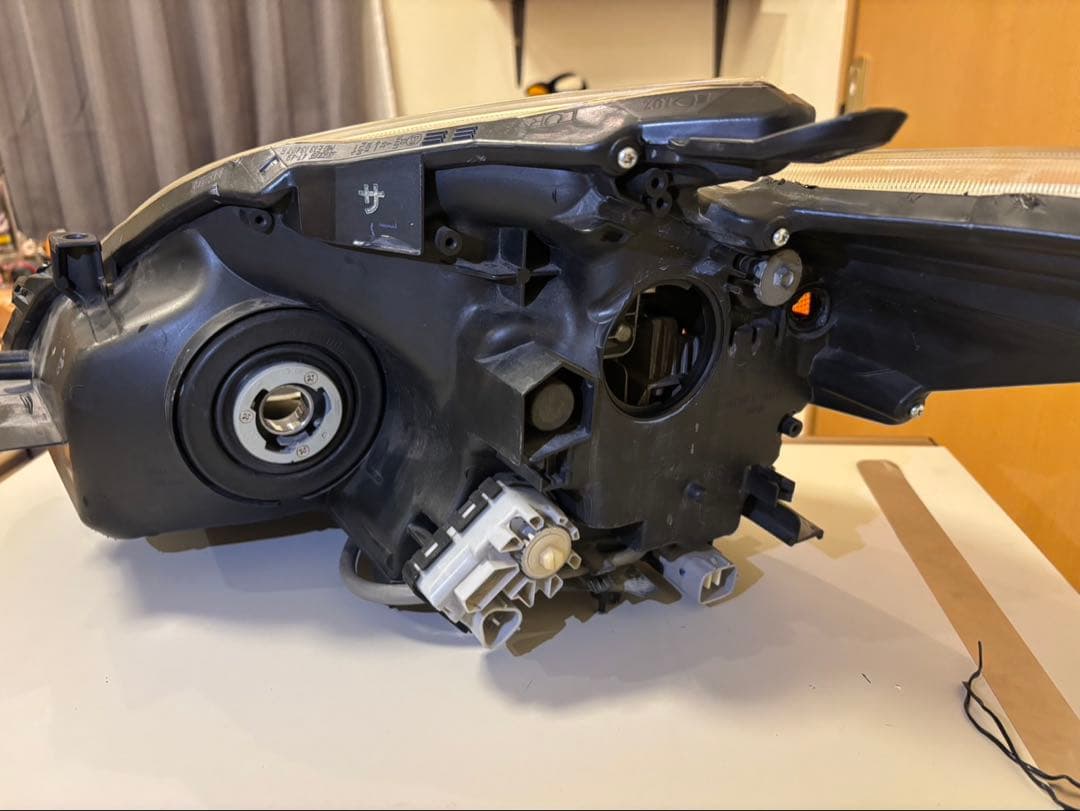 30プリウス 後期LED US仕様　打ち替え