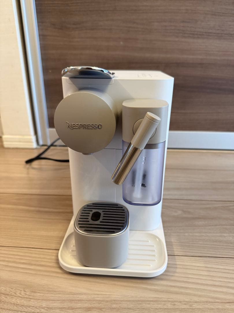 ネスプレッソ　F111 カプセル式コーヒーメーカー　ラティシマ•ワン　2021年