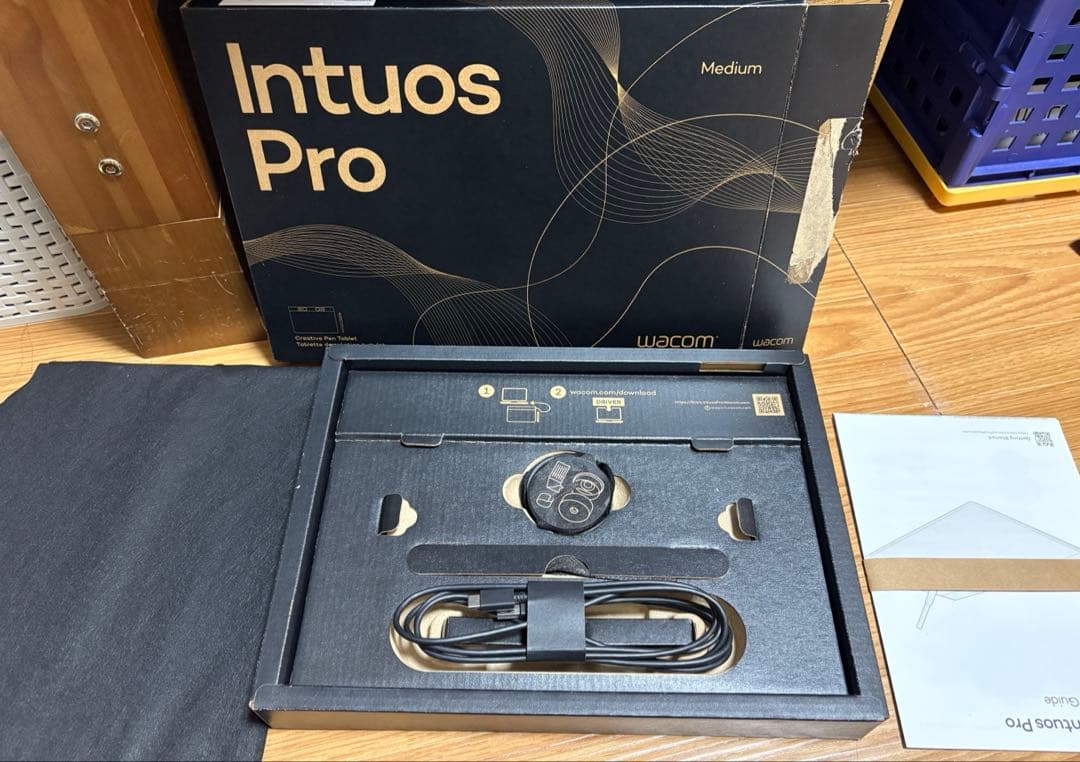 【訳アリ品】Intuos Pro medium PTK670K0C 本体キズ無し