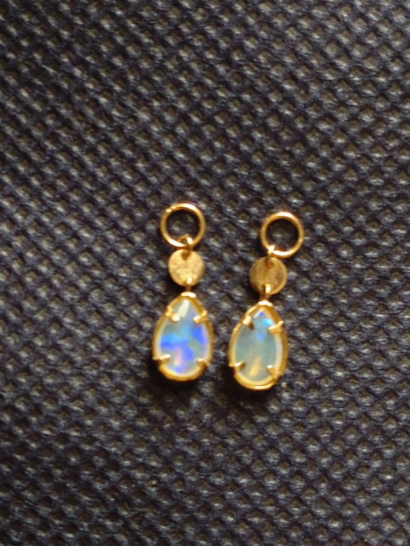 【最終値下げ】アガット　ゴールドオパールチャーム