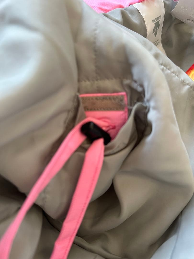 美品✨ クリーニング済　DESCENTE 女の子140スキーウェア サイズ調整可