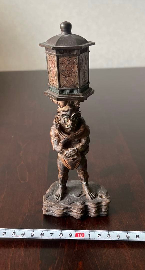 小さいけれど迫力があります　奈良・興福寺の国宝　龍燈鬼立像　レプリカ