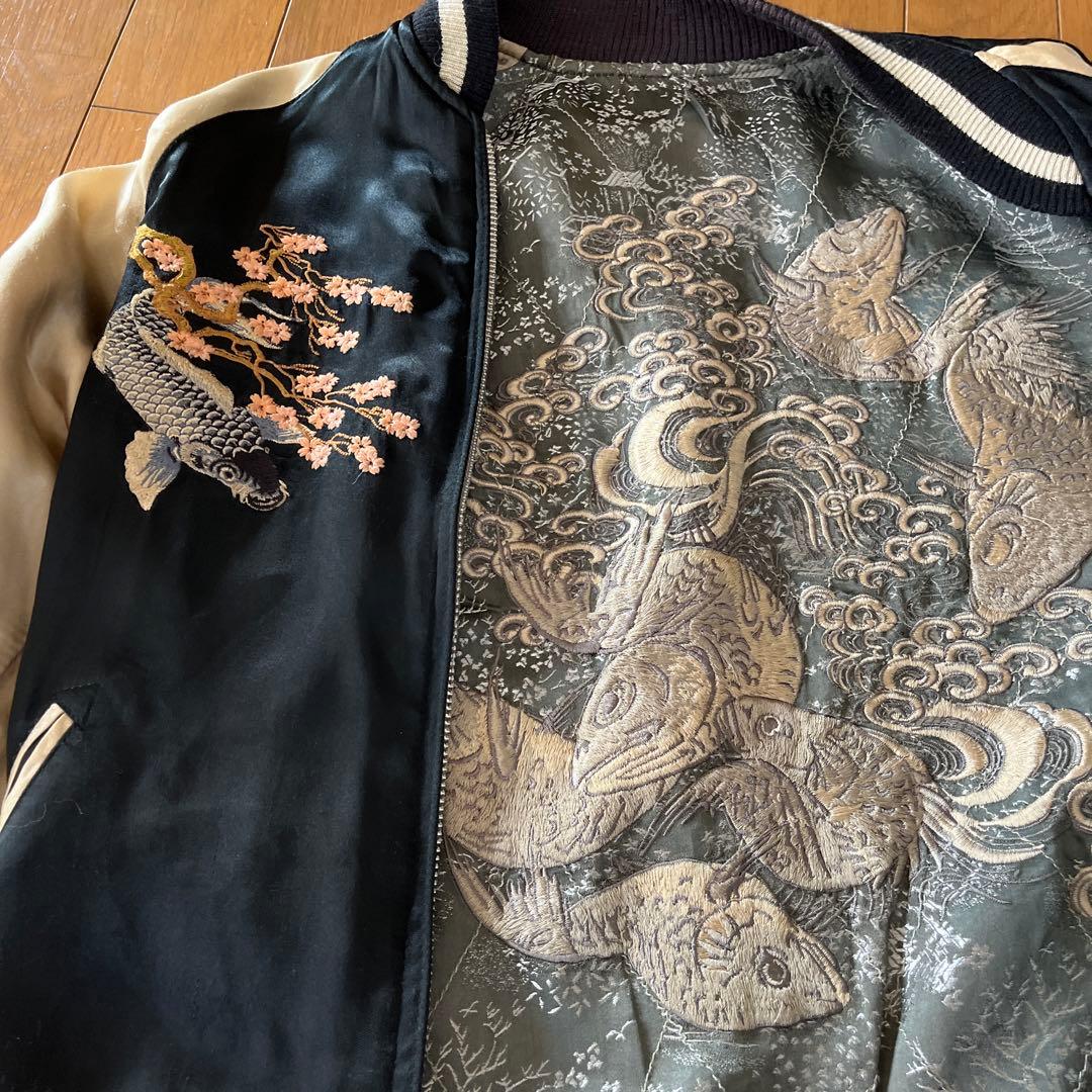 刺繍入りサテンスカジャン 黒とクリーム　Mサイズ