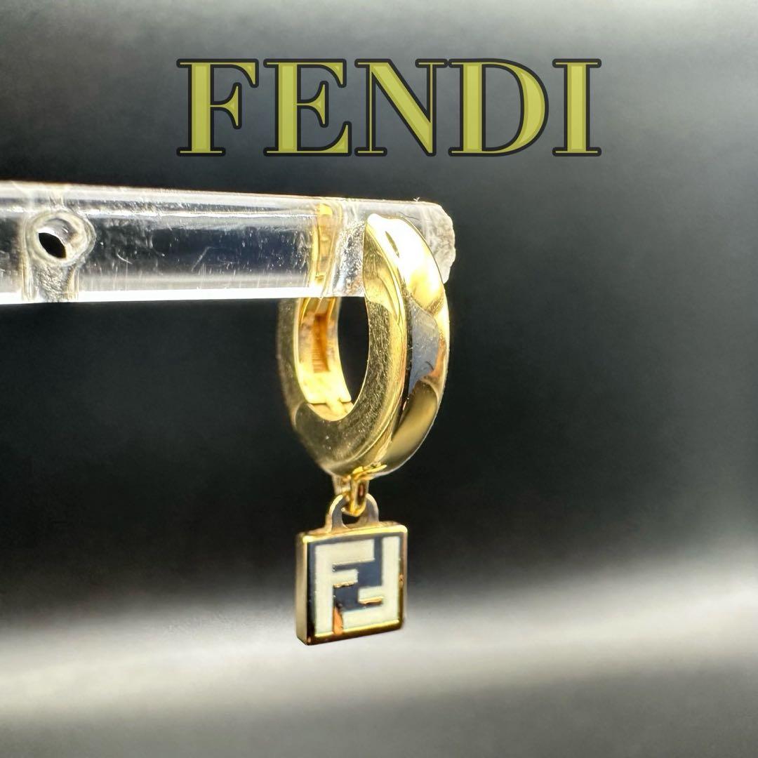 極美品✨　FENDI　フェンディ　ピアス　フォーエバー　ゴールド　1492