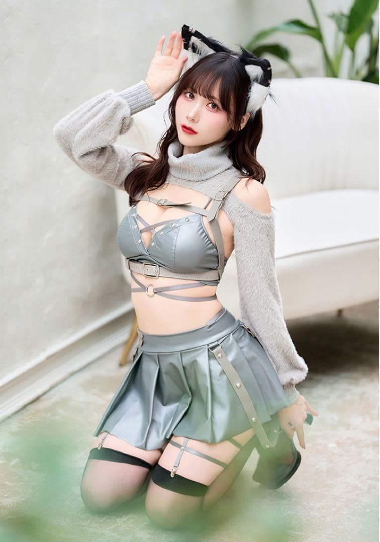 Malymoon：ニットトップレザーグロスウルフ