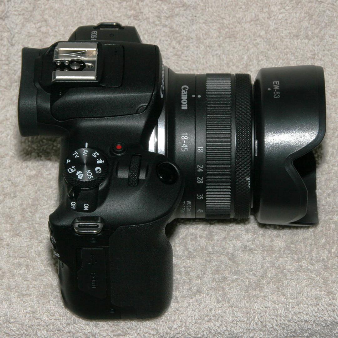 【送料無料】Canon EOS R100、レンズ・フード・SDカード付