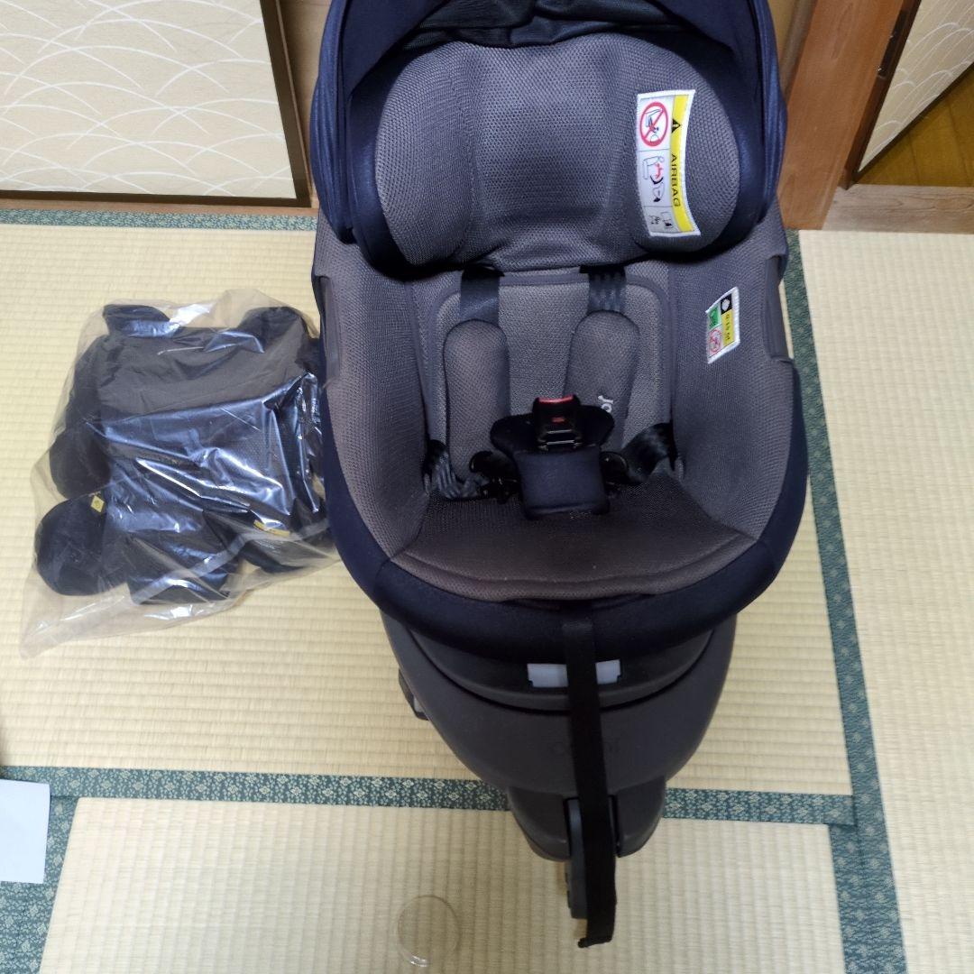 Combi チャイルドシート the s isofix エッグショック ネイビー