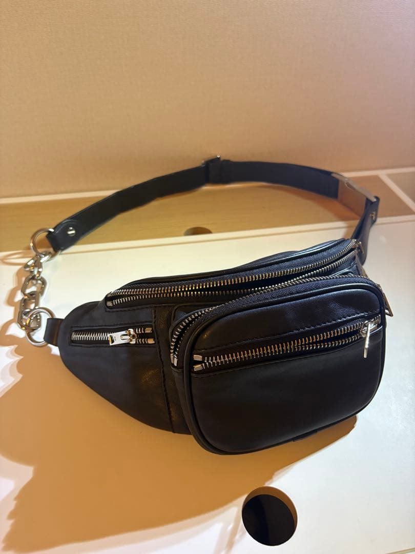 美品！アレキサンダーワン ウエストポーチ