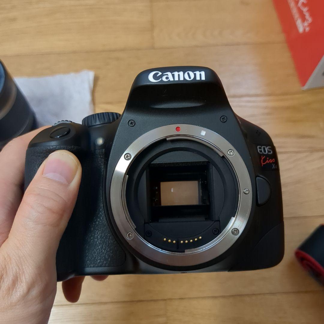 Canon EOS デジタル一眼レフカメラと望遠ズームレンズのセット