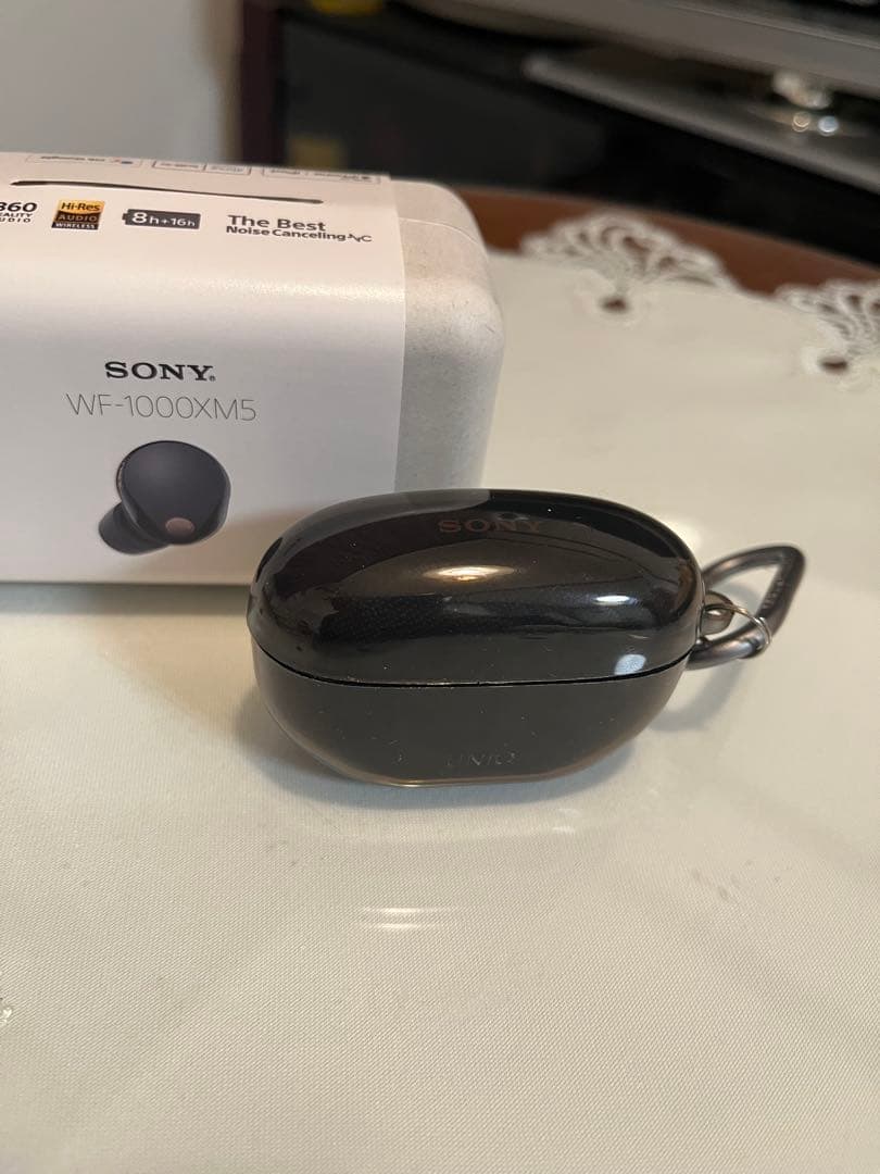 WF-1000XM5(UNIQのケース付)
