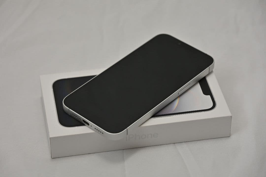 バッテリー100% iPhone16e 128GB 使用感なし