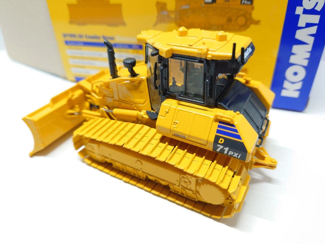 コマツ　D71PXi-24 1/50 ブルドーザー