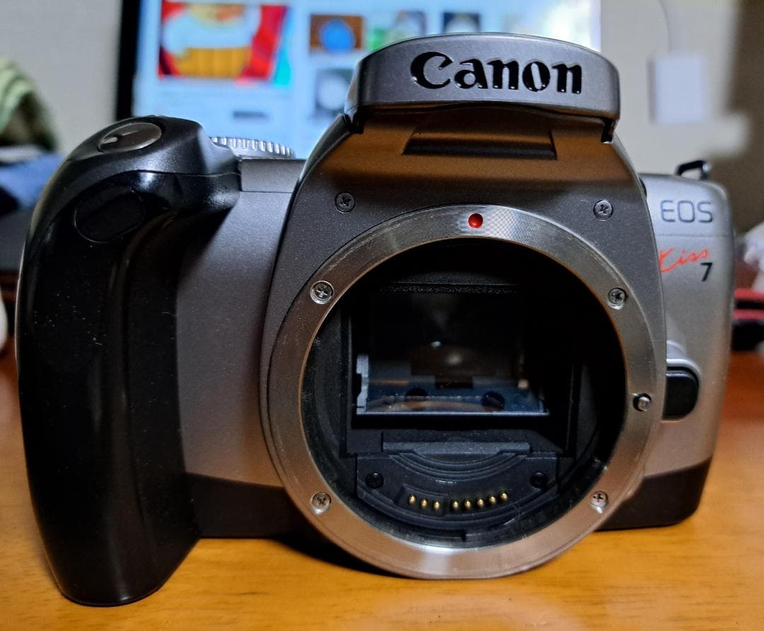 フィルムカメラ Canon EOS Kiss 7