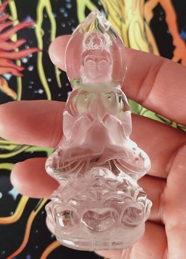 水晶　手彫り観音様　置物