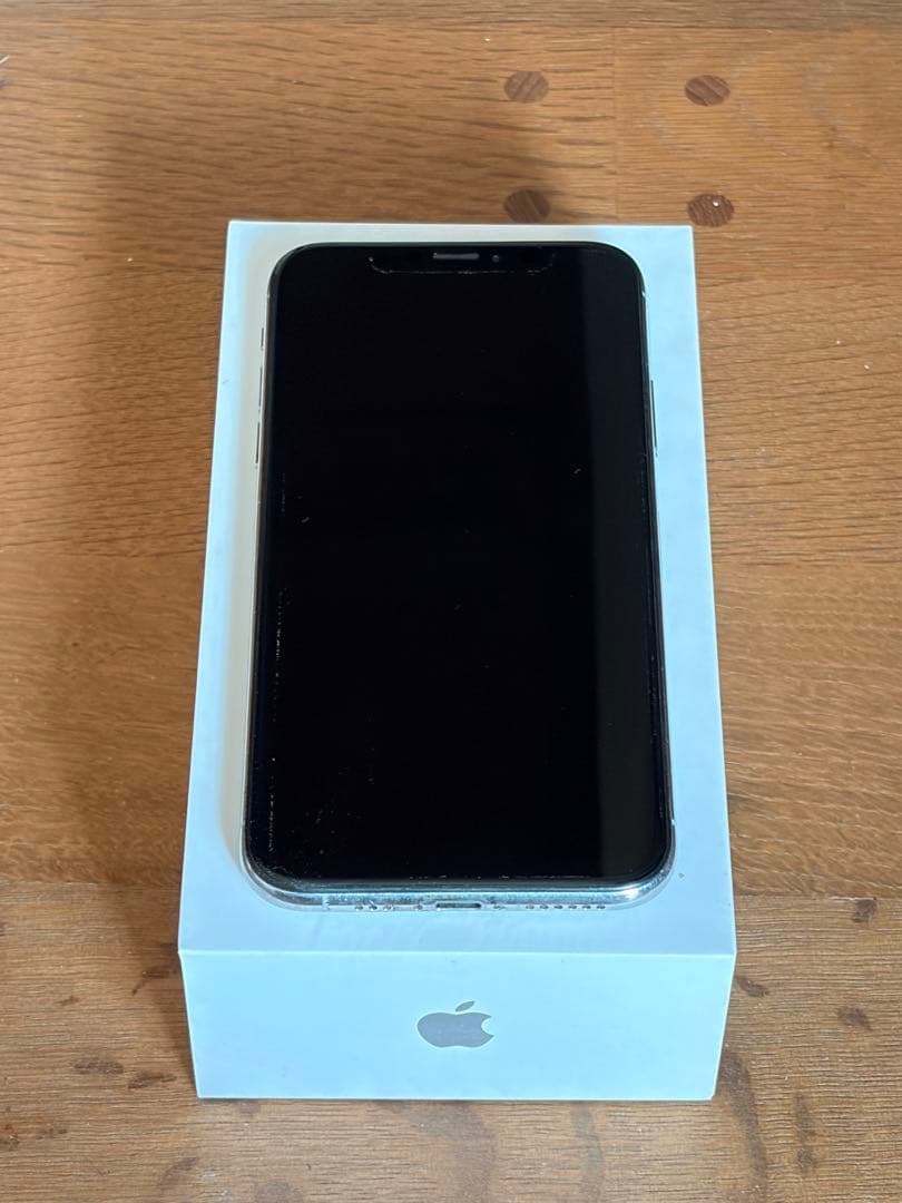 Apple iPhone XS 256GB シルバー修理履歴なし 画面割れなし