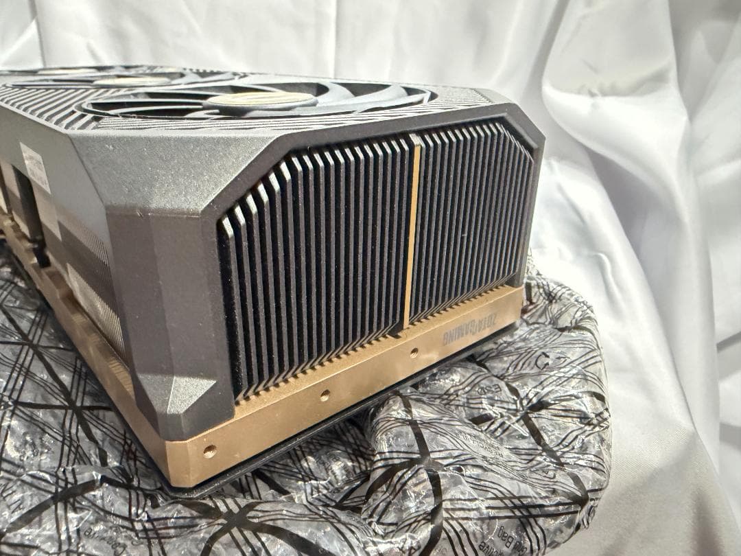 b*p様 ZOTAC GEFORCE RTX 5080 16GB