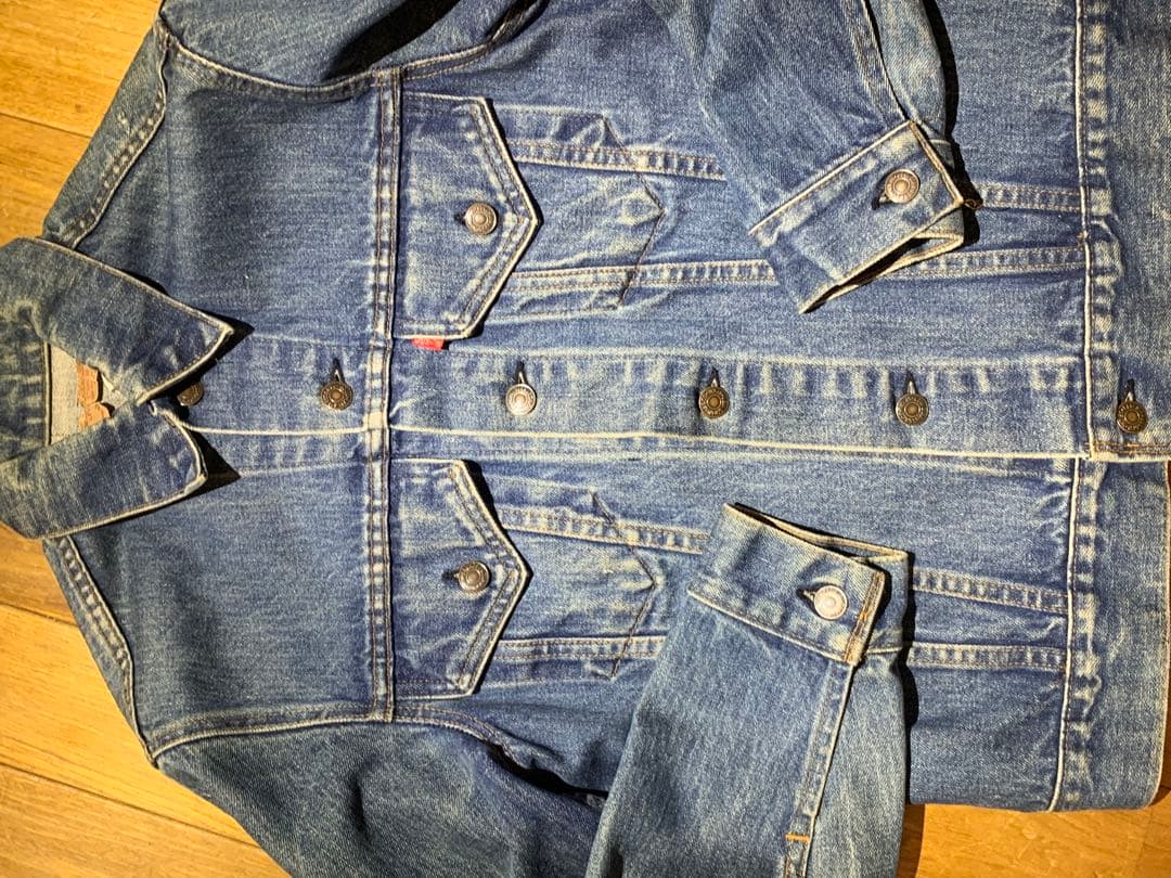 【安価】Levi's デニムジャケット　70505 0217 ケアタグ付き