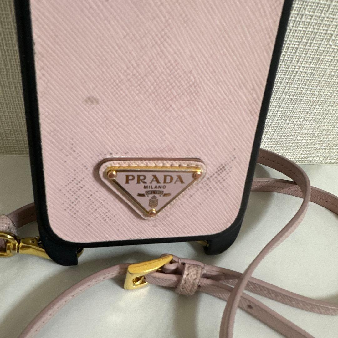 PRADA ピンクレザー iPhone15ケース ストラップ付き