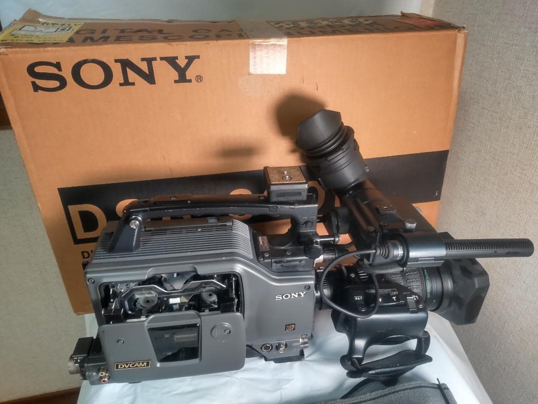 業務用　DVCAMカメラ　SONY DSR-300A