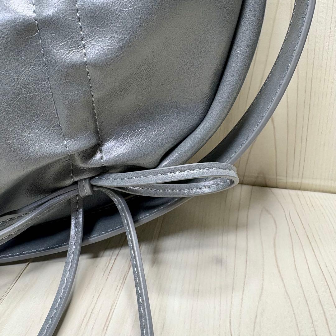 Matin Kim スモークブルー ショルダーバッグ