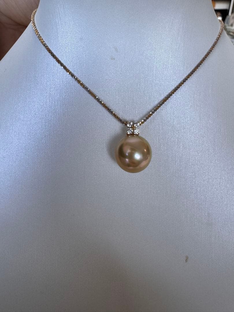 新品　超高品質　天然南洋白蝶ゴールデンパールペンダント