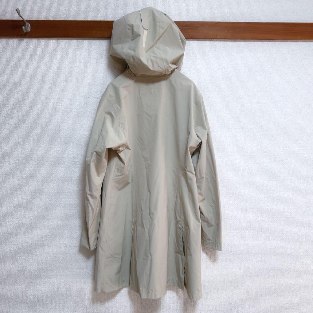 美品　モンベル　mont-bell ランブラーレインコート　アイボリー　収納袋