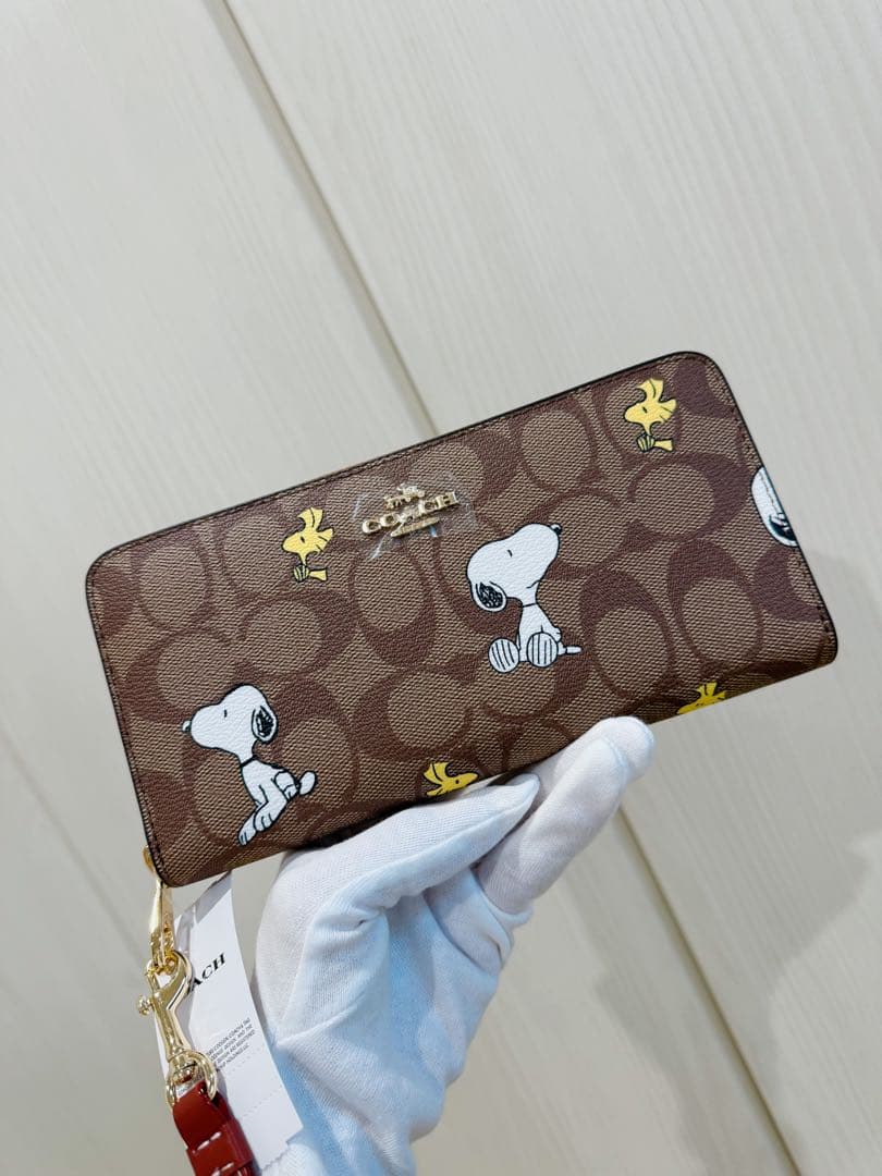 COACH スヌーピー柄 長財布