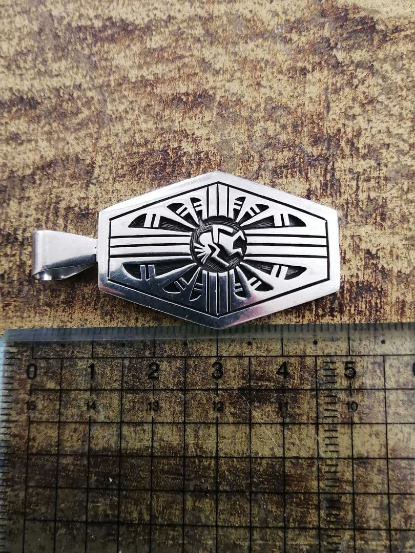 ルシオンバ　ホピ族　ココペリ　ペンダントトップ　STERLING