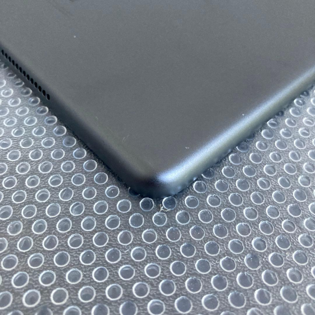 3588【早い者勝ち】電池良好☆iPad8 第8世代 32GB SIMフリー☆