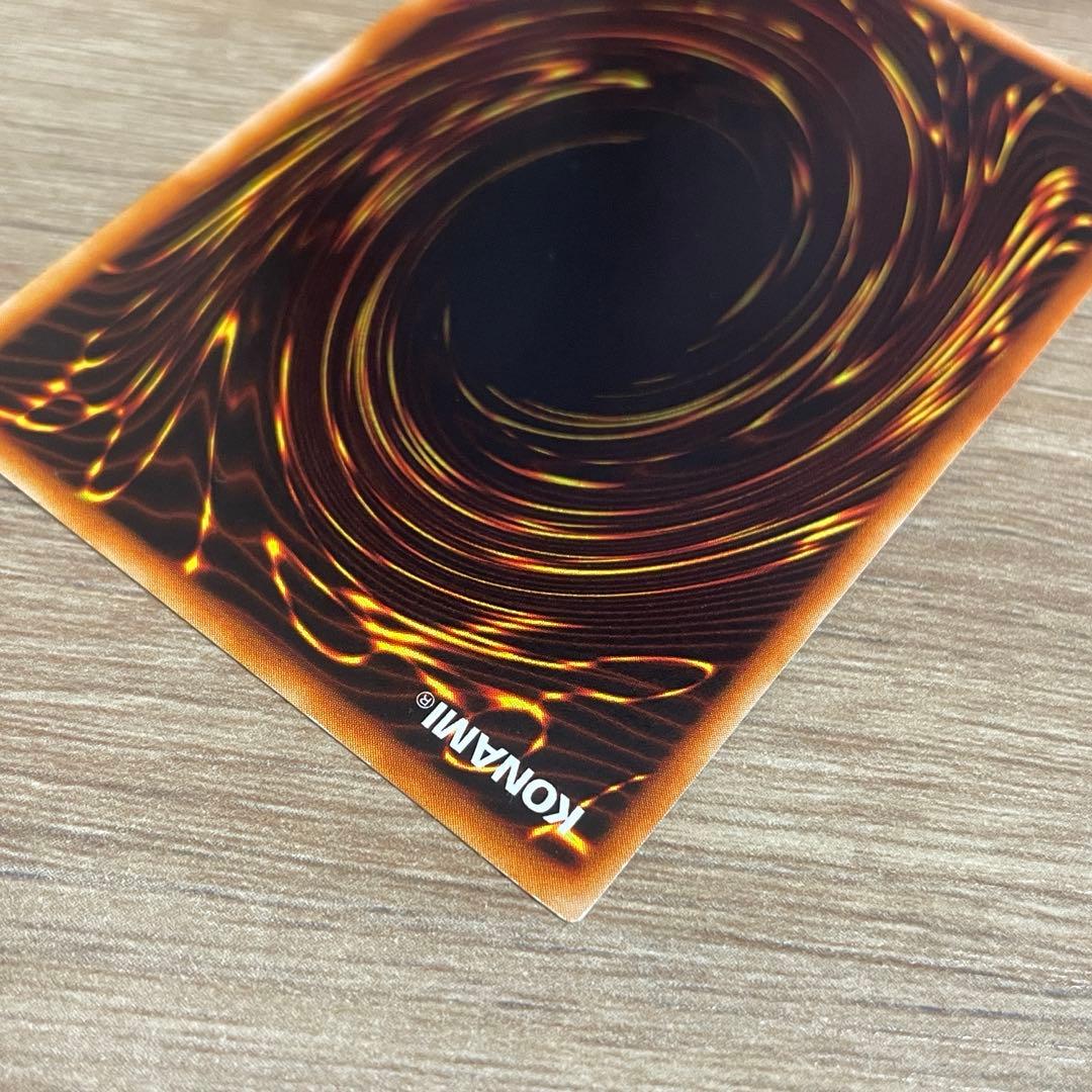 遊戯王　青眼の白龍・ブラックマジシャン・真紅眼の黒竜 3枚セット