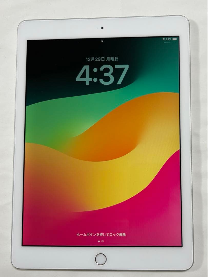 iPad ￼第６世代wi-fi 32GBシルバー 本体
