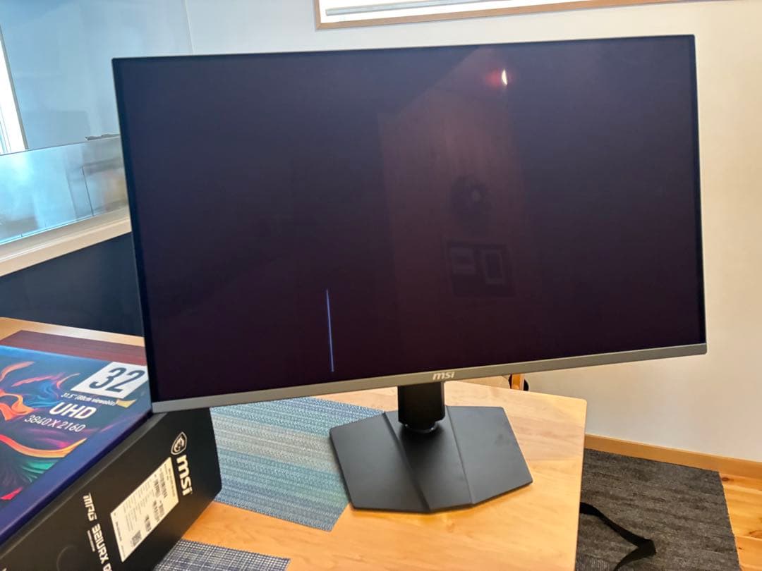 MSI MPG 321URX QD-OLED 4Kゲーミングモニター