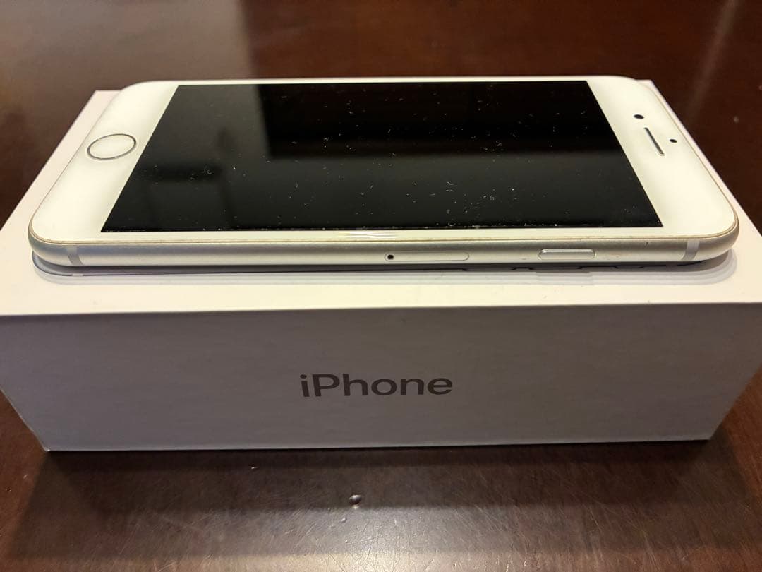 iPhone 8 64GB シルバー 本体　社外バッテリー