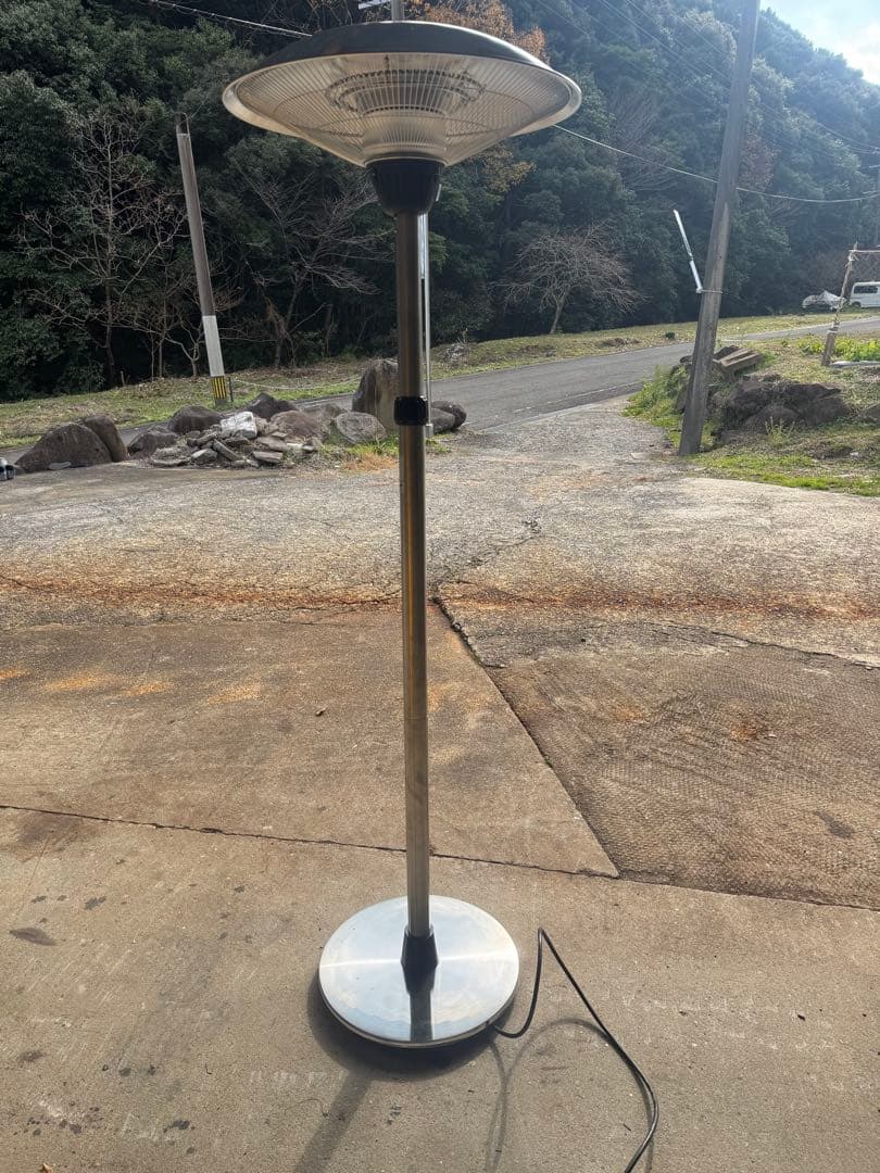 スタンディング赤外線ヒーター メタリック仕上げ