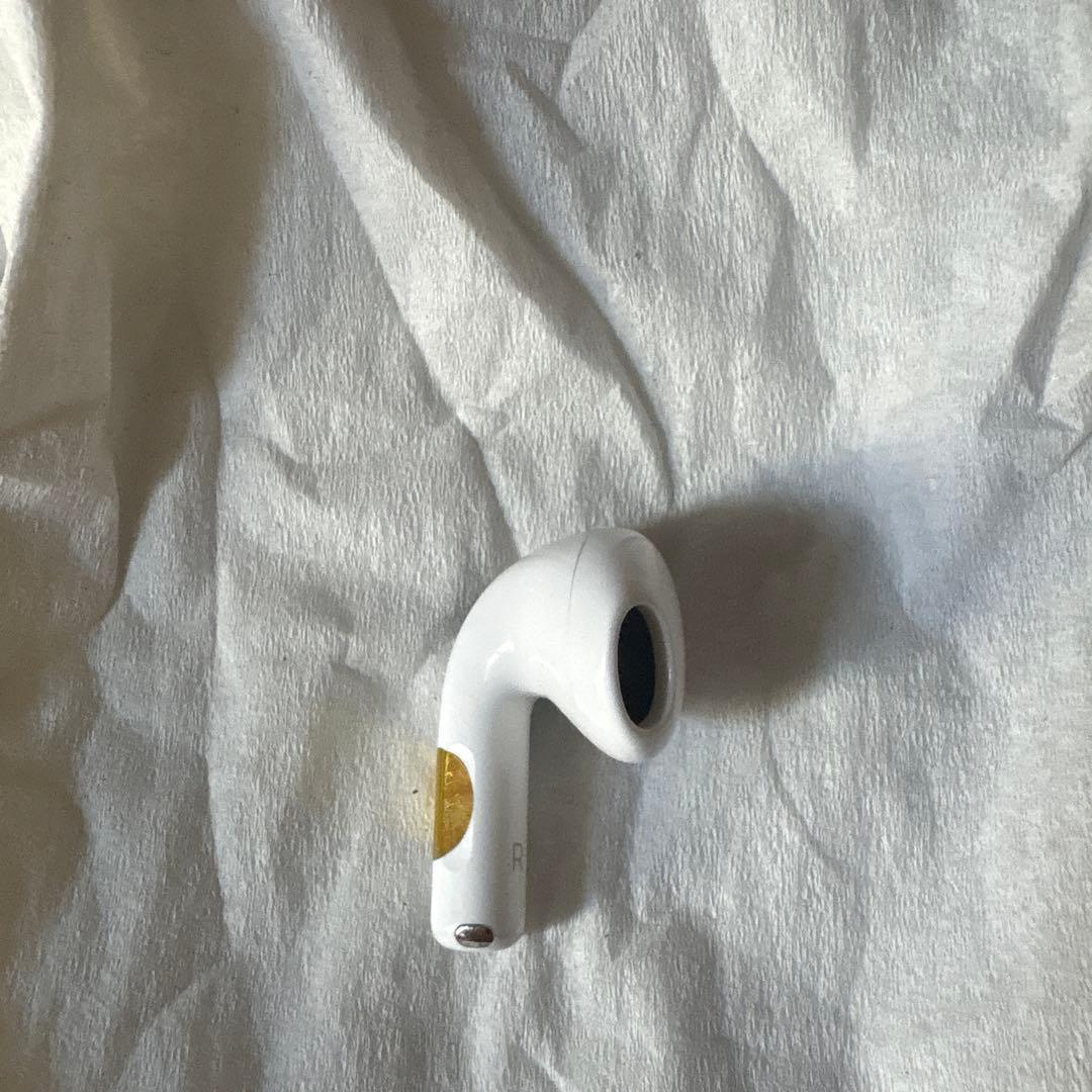 Airpods4 右耳のみ　イヤホン