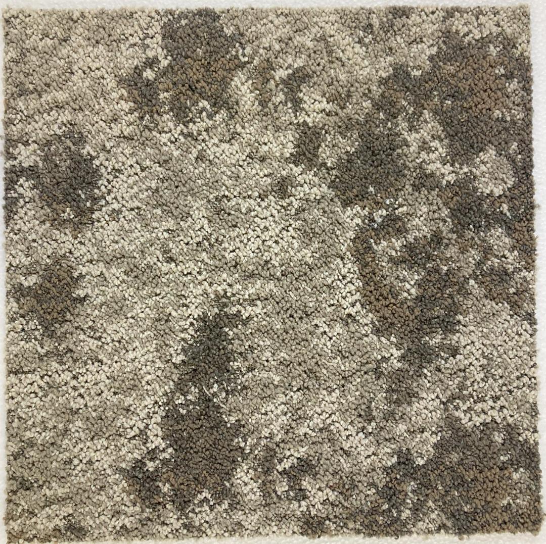 てる　タイルカーペット３0枚　新品・未使用　国内メーカー　アウトレット