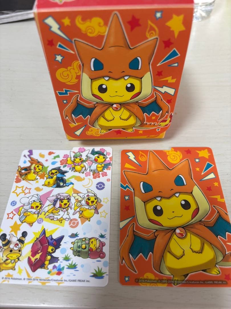 メガリザードンのポンチョを着たピカチュウ　ポケカ　デッキケース　スリーブ