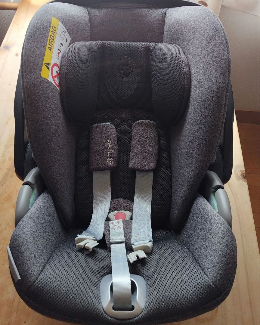 cybex プラチナム グレー チャイルドシート　未使用に近い