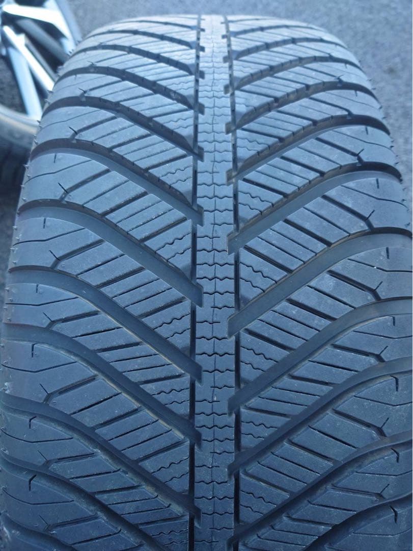 トヨタカローラクロス18インチ純正ホイール　4シーズンタイヤ