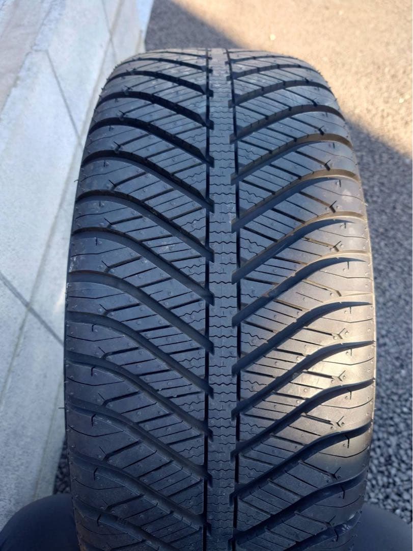 トヨタカローラクロス18インチ純正ホイール　4シーズンタイヤ