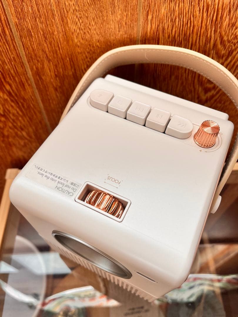 emotn プロジェクター 本体 クリーム色