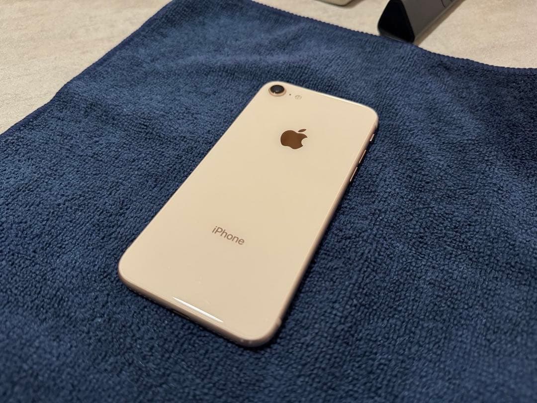 Apple iPhone8 ゴールド