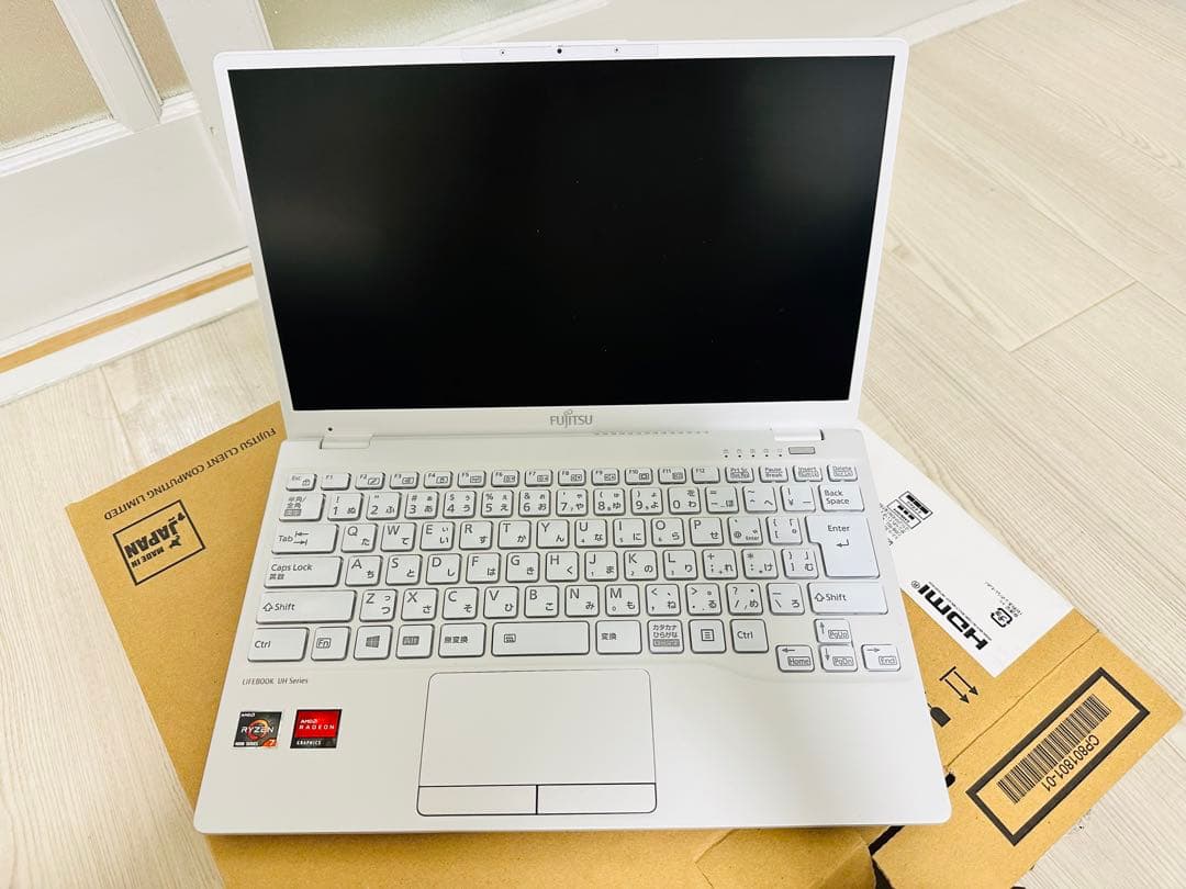超美品　富士通LIFEBOOK UH77/E3