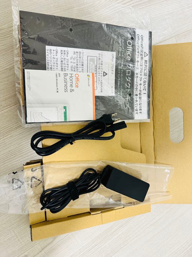 超美品　富士通LIFEBOOK UH77/E3