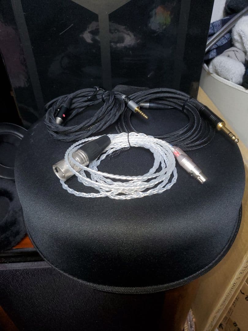 Monolith M1570　平面駆動ヘッドホン　バランスケーブル2種付き ド