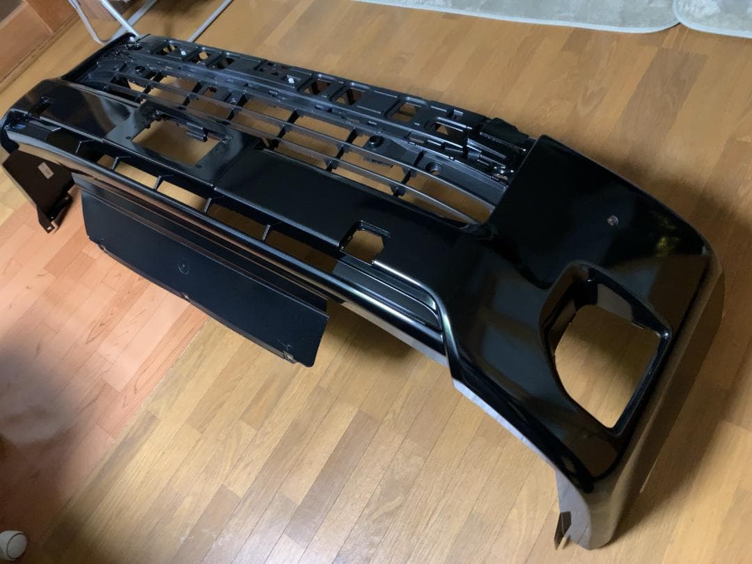 26-095 新車外し 200系ハイエース 8型 ワイド 純正 フロントバンパー