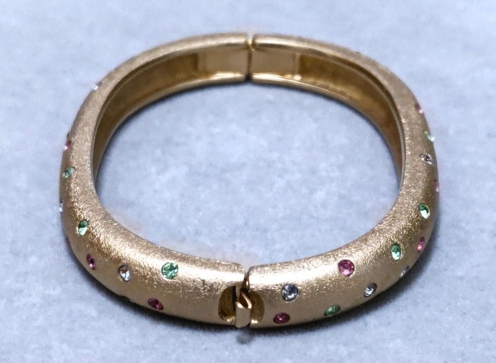 スワロフスキー　テクスチャード　マルチカラークリスタルバングル箱付き　41131